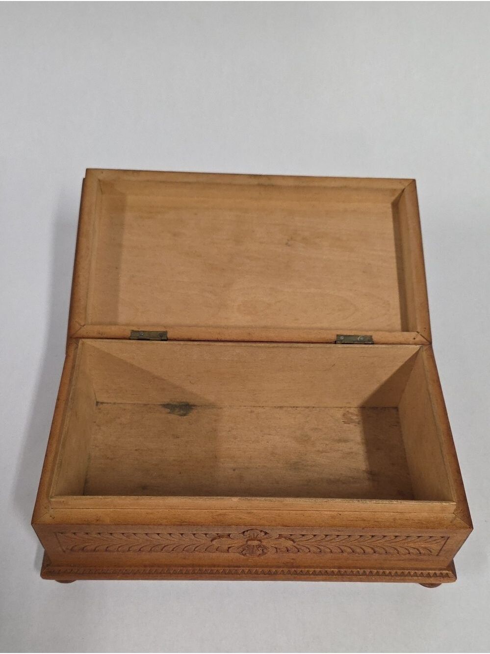Vintage Ornate Hand-Carved Footed Wood Trinket Jewelry Box - Acanthus Leaf - Picture 8 of 16